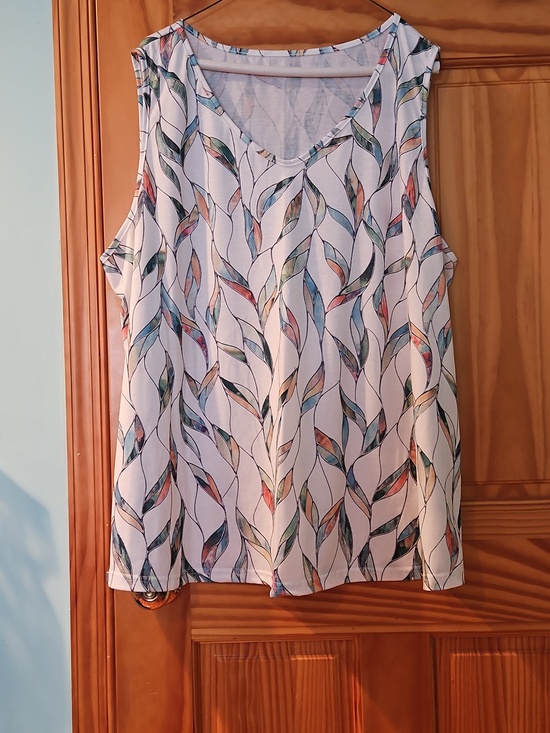 Tops - Women’s White Sleeveless V-Neck Printed Top